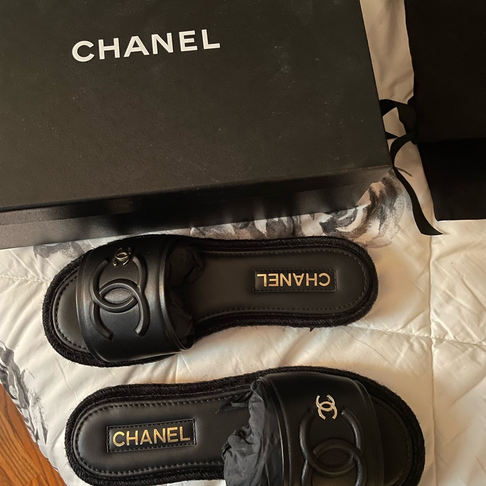 Chanel 2023 Black sandals slides mules - Picture 3 of 4